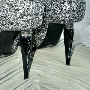 Signature Oscar de la Renta heels